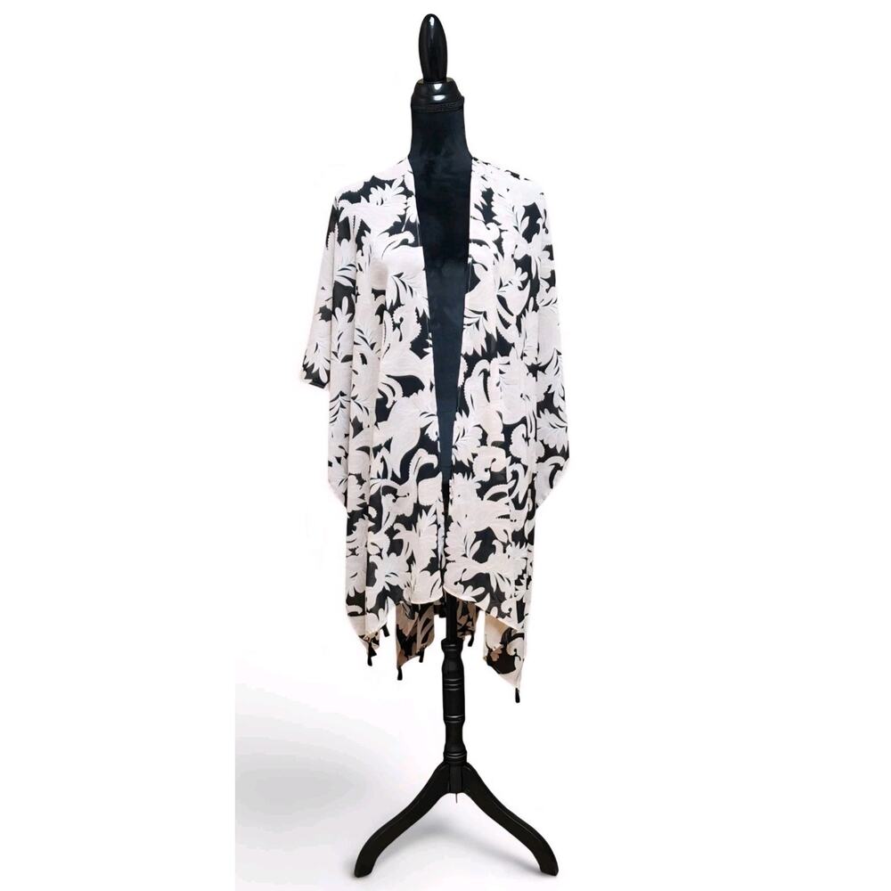 Saachi Shawl Top Mixed Floral & Paisley Printed Open-Front Kimono Black & Pink